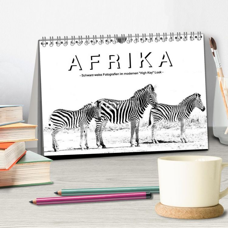 Produktbild: AFRIKA - Schwarz-weiss Fotografien im modernen "High Key" Look (Tischkalender 2026 DIN A5 quer), CALVENDO Monatskalender