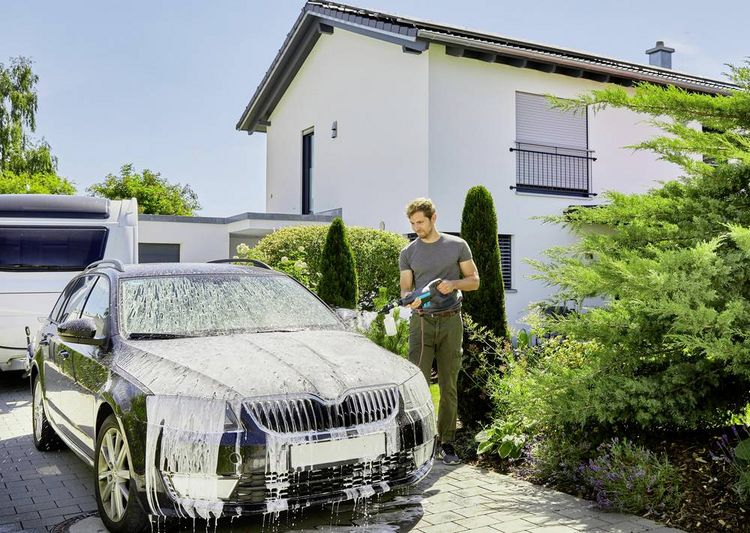 Produktbild: GARDENA AquaClean 24/18V solo Mitteldruckreiniger 24 bar