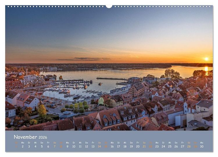 Produktbild: Zwischen See und Himmel - Waren (M&uuml;ritz) im Wandel der Jahreszeiten (Wandkalender 2026 DIN A2 quer), CALVENDO Monatskalender