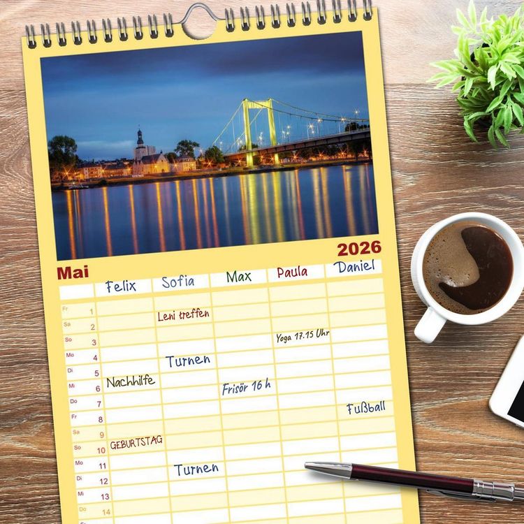Produktbild: Familienplaner 2026 - K&ouml;ln dunkel bunt - Die Stadt in anderem Licht! mit 5 Spalten (Wandkalender, 21 x 45 cm) CALVENDO