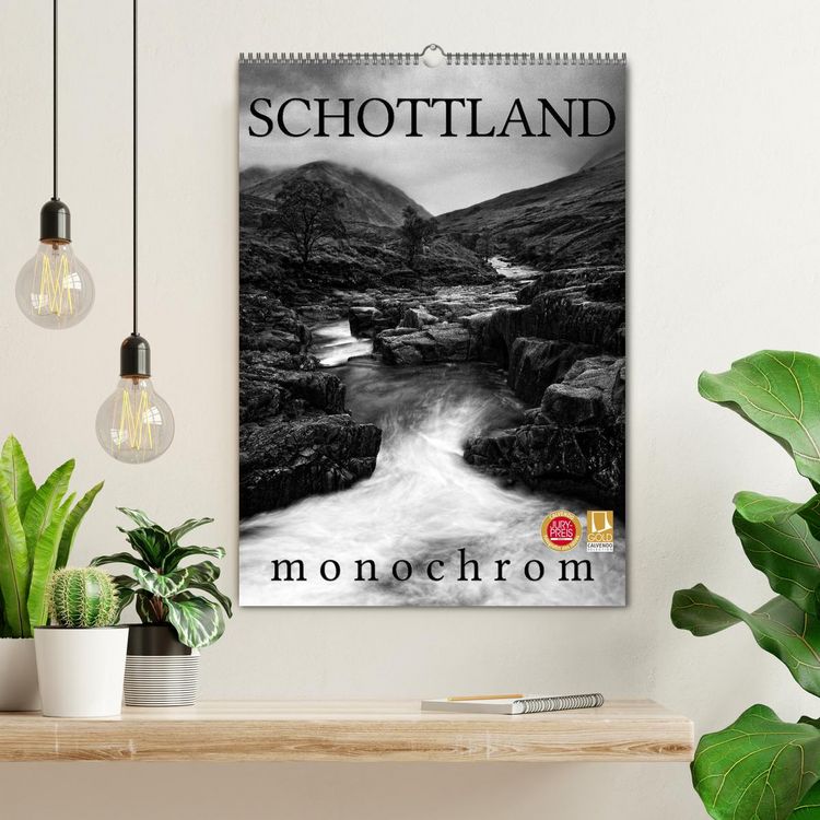 Produktbild: Schottland Monochrom (Wandkalender 2026 DIN A2 hoch), CALVENDO Monatskalender
