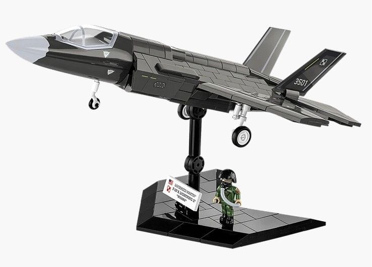 Produktbild: COBI Armed Forces 5904 - F-35A Lightning II Husarz, Bausatz 1:48, 605 Teile+1 Figur