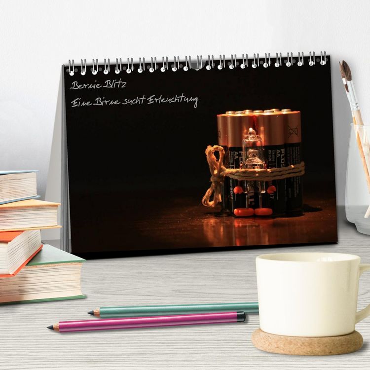 Produktbild: Bernie Blitz - Eine Birne sucht Erleuchtung (Tischkalender 2026 DIN A5 quer), CALVENDO Monatskalender