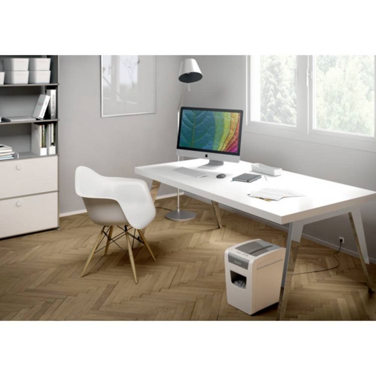 Produktbild: LEITZ&reg; Aktenvernichter IQ Slim Home Office, Partikelschnitt 4 x 28 mm