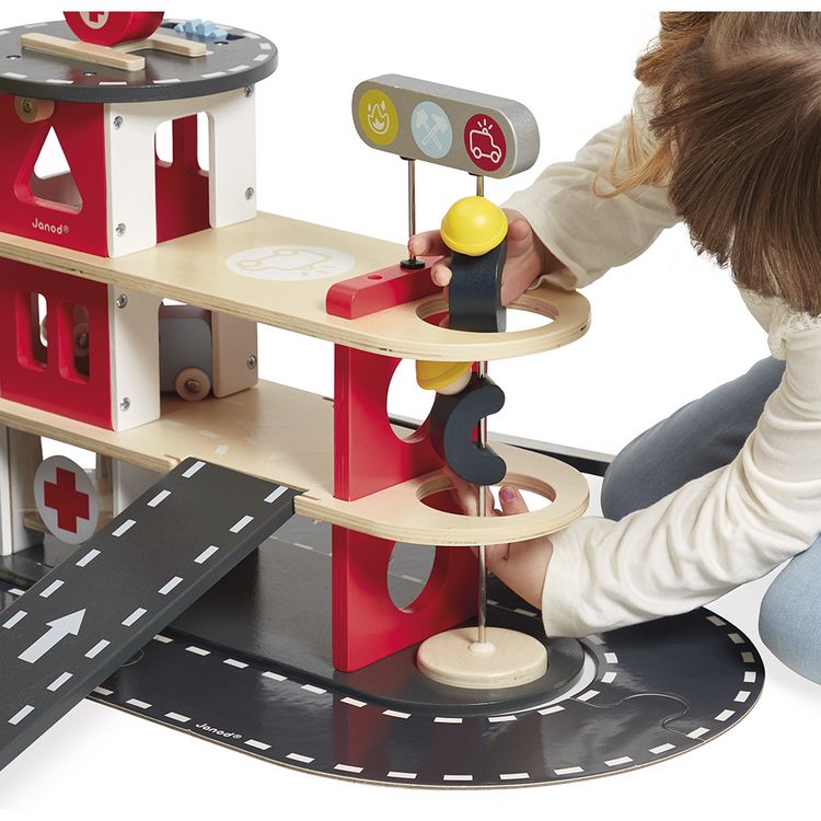 Produktbild: Holz-Feuerwehr-Spielset mit Fahrzeugen & Helikopter ab 2 Jahren