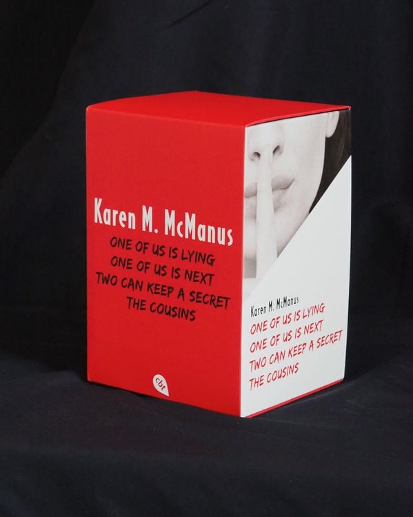 Produktbild: Karen M. McManus: Vier B&auml;nde im Taschenbuch-Schuber: One of us is lying, One of us is next, Two can keep a secret, The Cousins