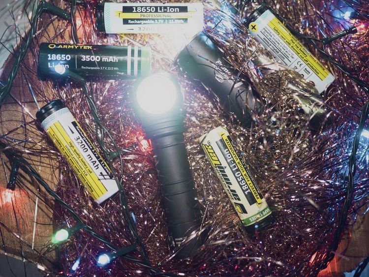 Produktbild: ArmyTek Wizard C2 Pro Magnet White F08701C LED Handlampe mit Magnethalterung akkubetrieben 2500 lm 4800 h 65 g