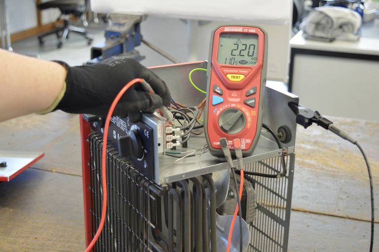 Produktbild: Benning IT 100 Isolationsmessger&auml;t 50 V, 100 V, 250 V, 500 V, 1000V 20 GΩ