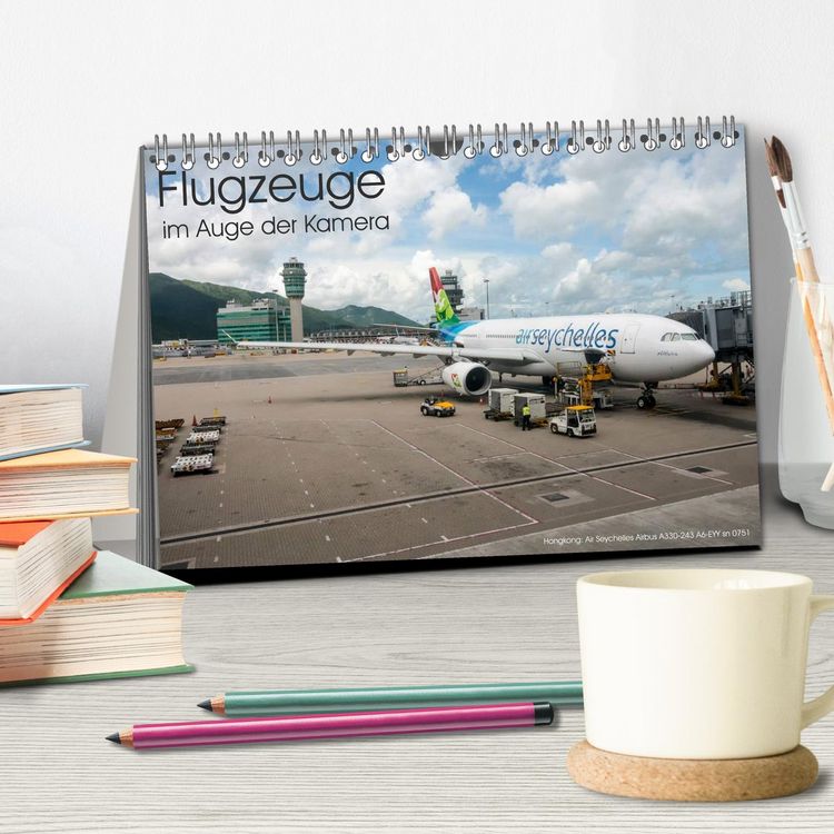 Produktbild: Flugzeuge im Auge der Kamera (Tischkalender 2026 DIN A5 quer), CALVENDO Monatskalender