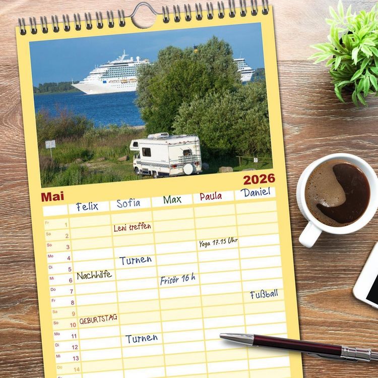 Produktbild: Familienplaner 2026 - Vanlife - Gl&uuml;cklich auf vier R&auml;dern mit 5 Spalten (Wandkalender, 21 x 45 cm) CALVENDO