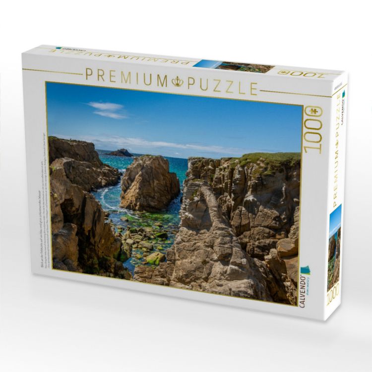 Produktbild: CALVENDO Puzzle Blick an der Felsk&uuml;ste auf ein blau und gr&uuml;n schimmerndes Wasser | 1000 Teile Lege-Gr&ouml;&szlig;e 64x48cm Foto-Puzzle f&uuml;r gl&uuml;ckliche Stunden
