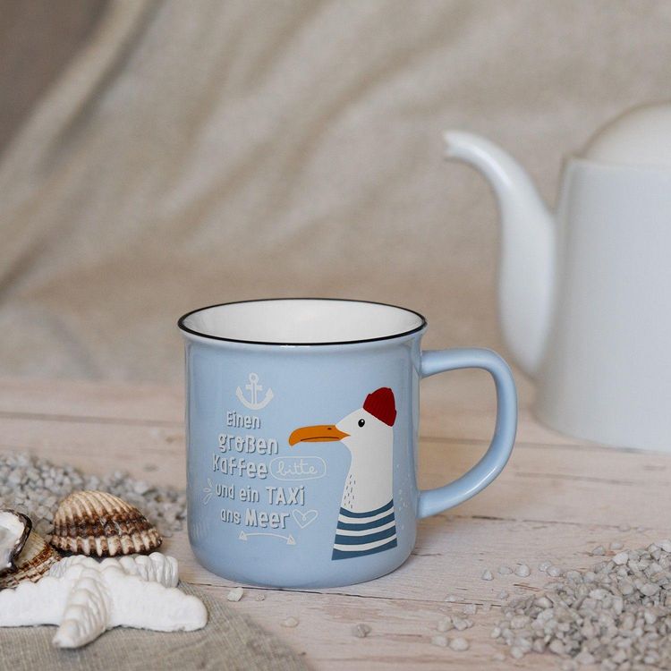 Produktbild: Becher in Emmailoptik "Einen gro&szlig;en Kaffee bitte und ein Taxi zum Meer"