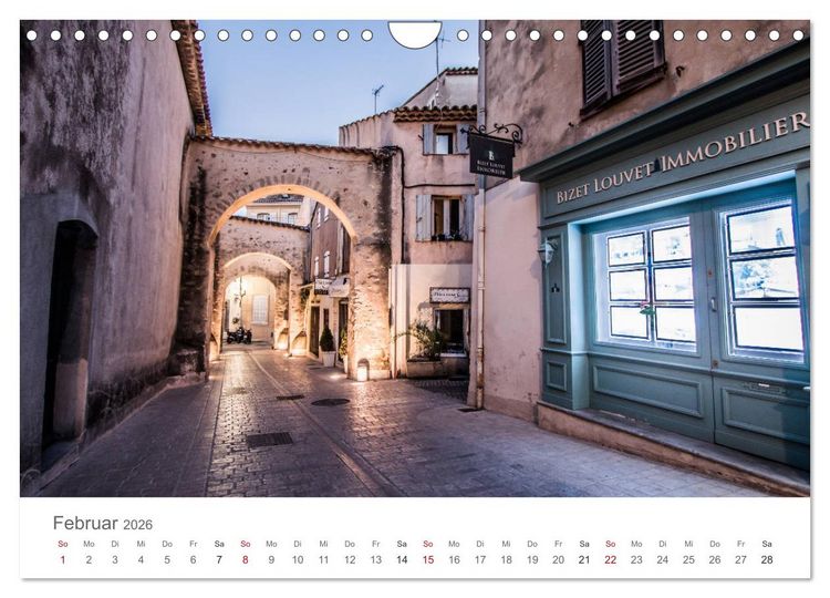Produktbild: Saint Tropez - Early Morning Street Photography (Wandkalender 2026 DIN A4 quer), CALVENDO Monatskalender