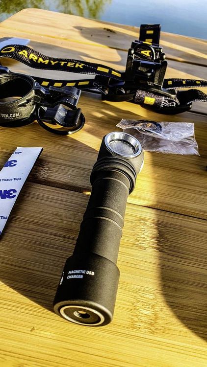 Produktbild: ArmyTek Wizard C2 Pro Magnet White F08701C LED Handlampe mit Magnethalterung akkubetrieben 2500 lm 4800 h 65 g