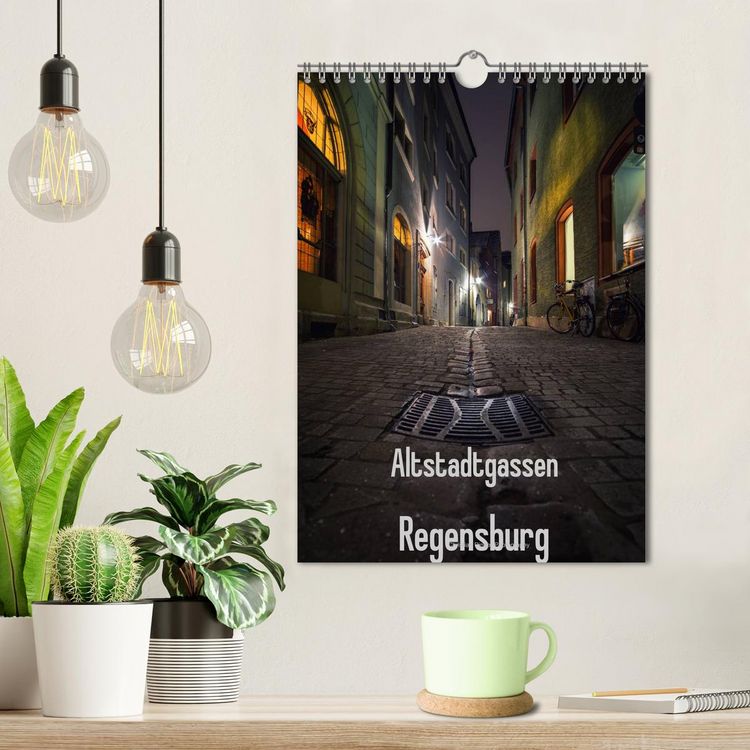Produktbild: Altstadtgassen Regensburg (Wandkalender 2026 DIN A4 hoch), CALVENDO Monatskalender