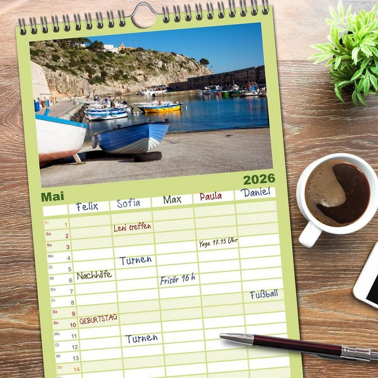 Produktbild: Familienplaner 2026 - Der K&uuml;ste entlang im Salento mit 5 Spalten (Wandkalender, 21 x 45 cm) CALVENDO