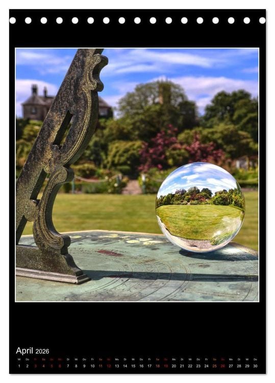 Produktbild: Momente aus Glas &ndash; Glaskugelfotografie (Tischkalender 2026 DIN A5 hoch), CALVENDO Monatskalender