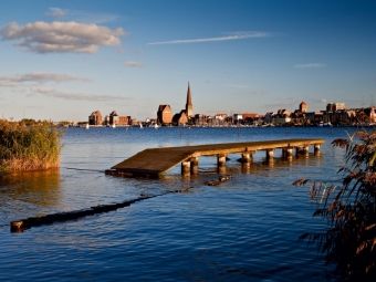 Produktbild: CALVENDO Puzzle Blick auf Rostock | 1000 Teile Lege-Gr&ouml;&szlig;e 64x48cm Foto-Puzzle f&uuml;r gl&uuml;ckliche Stunden