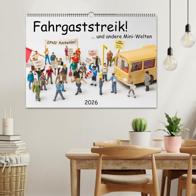Produktbild: Fahrgaststreik! ... und andere Mini-Welten (Wandkalender 2026 DIN A2 quer), CALVENDO Monatskalender