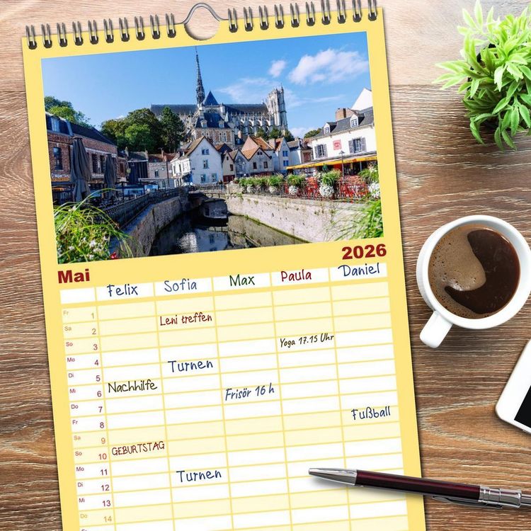 Produktbild: Familienplaner 2026 - Amiens. Die leise Sch&ouml;nheit Nordfrankreichs mit 5 Spalten (Wandkalender, 21 x 45 cm) CALVENDO