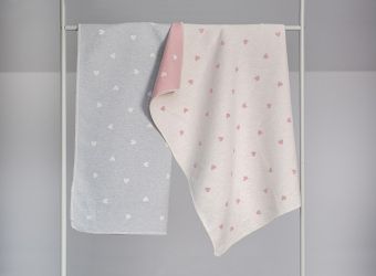 Produktbild: Fussenegger Babydecke "Herzen allover" filz