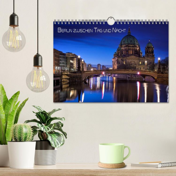 Produktbild: Berlin zwischen Tag und Nacht (Wandkalender 2026 DIN A4 quer), CALVENDO Monatskalender