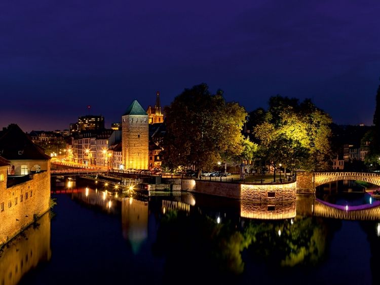 Produktbild: CALVENDO Puzzle La Petite France zur Blauen Stunde | 1000 Teile Lege-Gr&ouml;&szlig;e 64 &times; 48 cm Foto-Puzzle f&uuml;r gl&uuml;ckliche Stunden