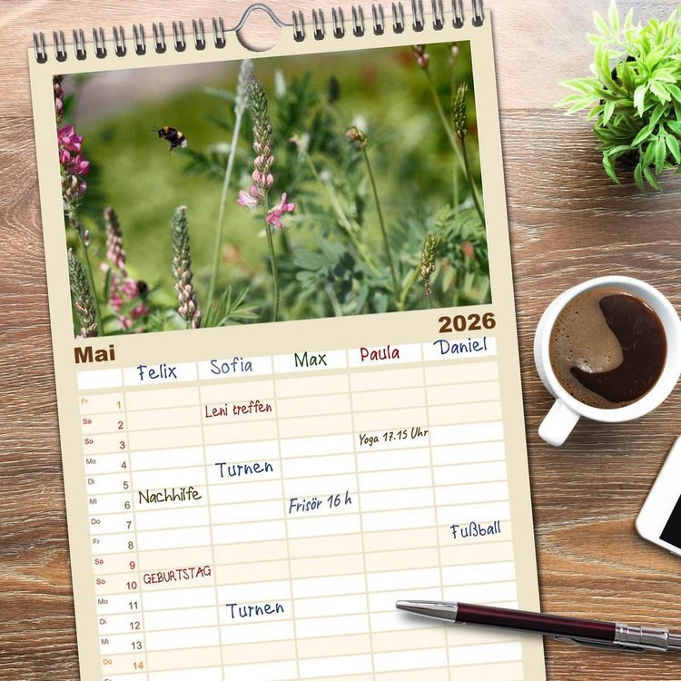 Produktbild: Familienplaner 2026 - Hummelflug mit 5 Spalten (Wandkalender, 21 x 45 cm) CALVENDO