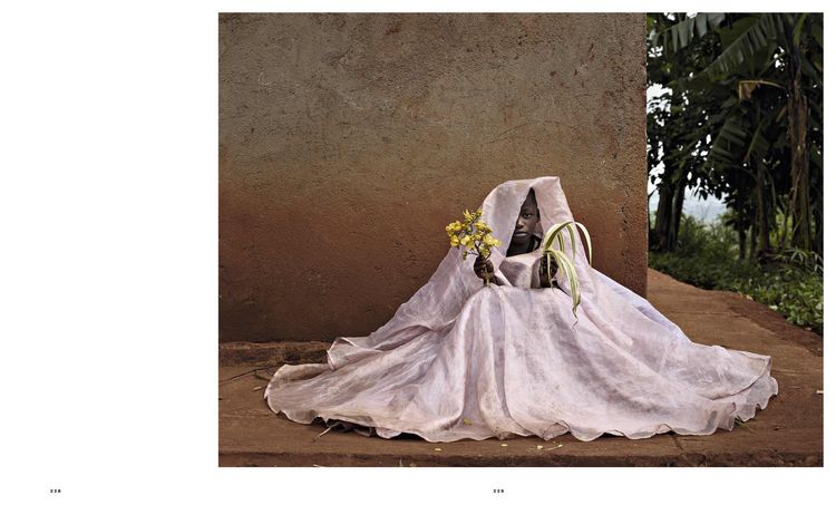 Produktbild: Pieter Hugo: Between the Devil and the Deep Blue Sea (dt.)
