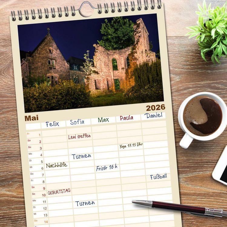 Produktbild: Familienplaner 2026 - M&auml;rchenhaftes Marburg mit 5 Spalten (Wandkalender, 21 x 45 cm) CALVENDO