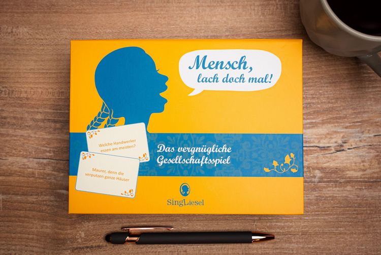 Produktbild: Mensch, lach doch mal! Das gro&szlig;e Scherzfragen-Quiz. Das vergn&uuml;gliche Gesellschaftsspiel. Quiz-Box mit 100 Spielkarten. (Spiel)