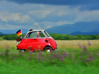 Produktbild: CALVENDO Puzzle Ein Motiv aus dem Kalender BMW Isetta - Die Knutschkugel | 1000 Teile Lege-Gr&ouml;&szlig;e 64x48cm Foto-Puzzle f&uuml;r gl&uuml;ckliche Stunden