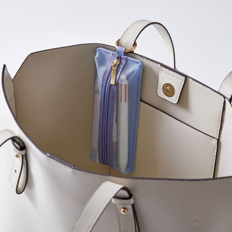 Produktbild: EMILY Mesh Federm&auml;ppchen (Blue Grey) Flat Pen Case | by KING JIM
