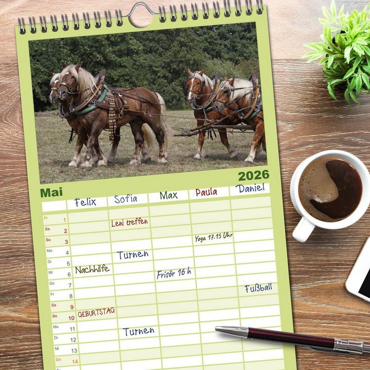 Produktbild: Familienplaner 2026 - Starke Pferde bei der Arbeit mit 5 Spalten (Wandkalender, 21 x 45 cm) CALVENDO