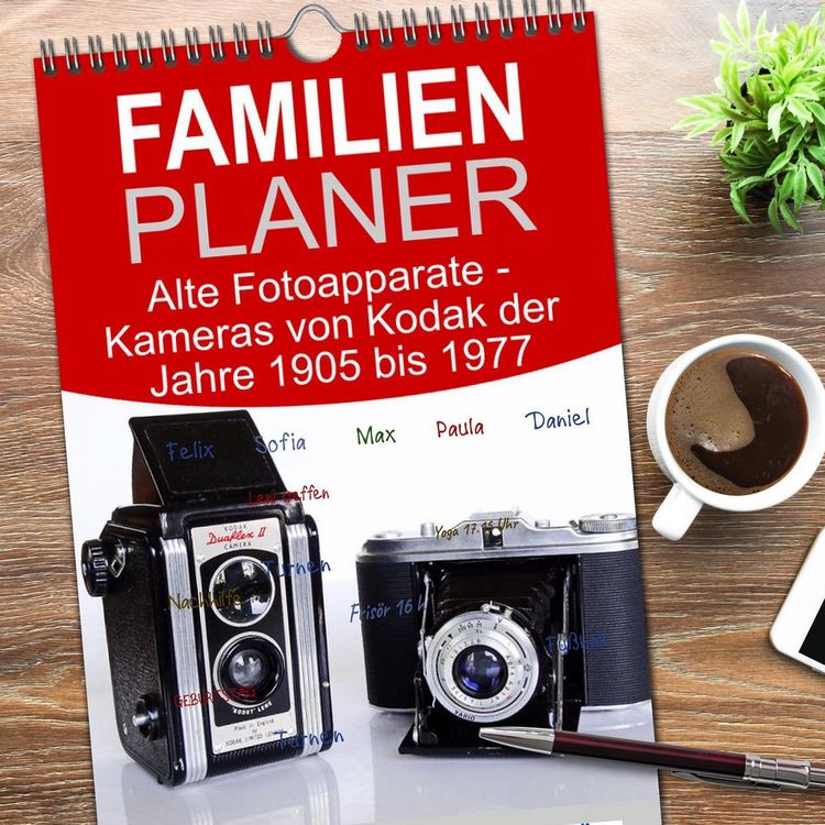Produktbild: Familienplaner 2026 - Alte Fotoapparate - Kameras von Kodak der Jahre 1905 bis 1977 mit 5 Spalten (Wandkalender, 21 x 45 cm) CALVENDO