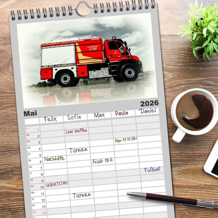 Produktbild: Familienplaner 2026 - Feuerwehrfahrzeuge mit 5 Spalten (Wandkalender, 21 x 45 cm) CALVENDO