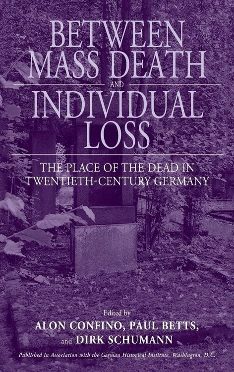 Produktbild: Between Mass Death and Individual Loss