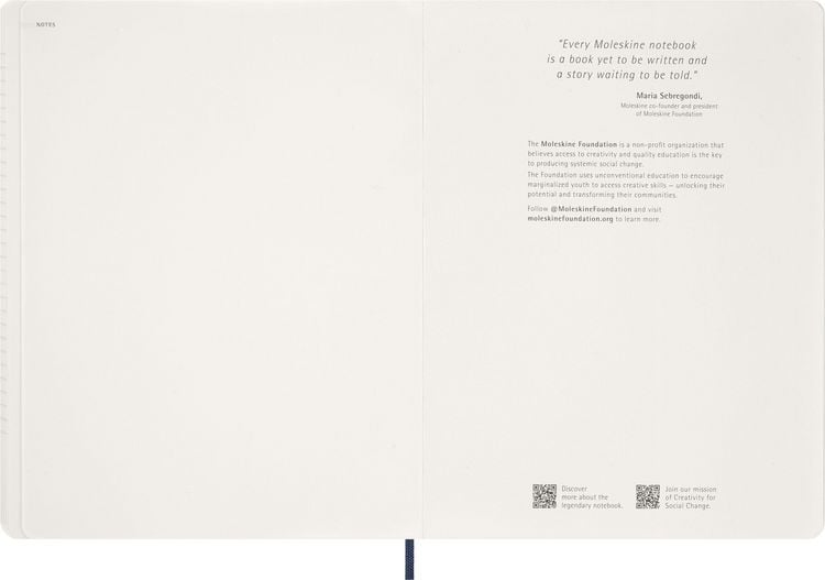 Produktbild: Moleskine 15 Monate Essential Wochenkalender 2026/2027, 1 Wo = 2 Seiten, vertikal, XXL, fester Einband, Saphirblau