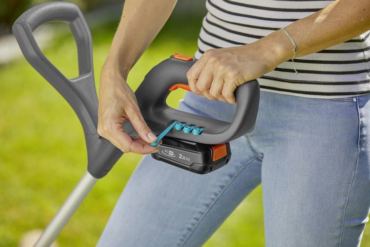 Produktbild: GARDENA SmallCut 23/18V P4A solo Akku Rasentrimmer ohne Akku, ohne Ladeger&auml;t 18 V Schnittbreite (max.): 23 cm
