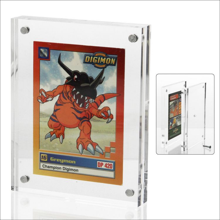 Produktbild: Hochwertiger Acryl-Rahmen f&uuml;r Fotos, Sammelkarten etc.mit edlen, praktischen Magneten auch mit r&uuml;ckseitiger Bohrung und somit ist eine Wandaufh&auml;ngung m&ouml;glich.