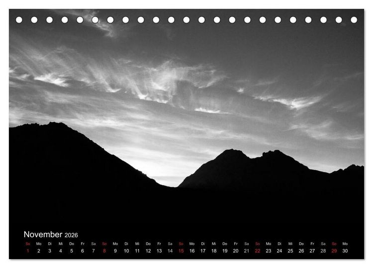 Produktbild: BERGE IN SCHWARZ WEISS (Tischkalender 2026 DIN A5 quer), CALVENDO Monatskalender