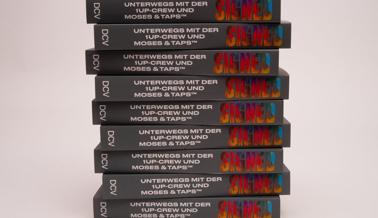 Produktbild: SIGNED. Unterwegs mit der 1UP-Crew und Moses & Taps