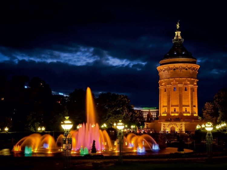 Produktbild: CALVENDO Puzzle Wasserturm und Lichtspiele | 1000 Teile Lege-Gr&ouml;&szlig;e 64x48cm Foto-Puzzle f&uuml;r gl&uuml;ckliche Stunden