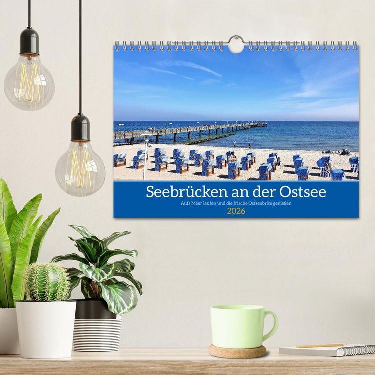 Produktbild: Seebr&uuml;cken an der Ostsee - Aufs Meer laufen und die frische Ostseebrise genie&szlig;en (Wandkalender 2026 DIN A4 quer), CALVENDO Monatskalender