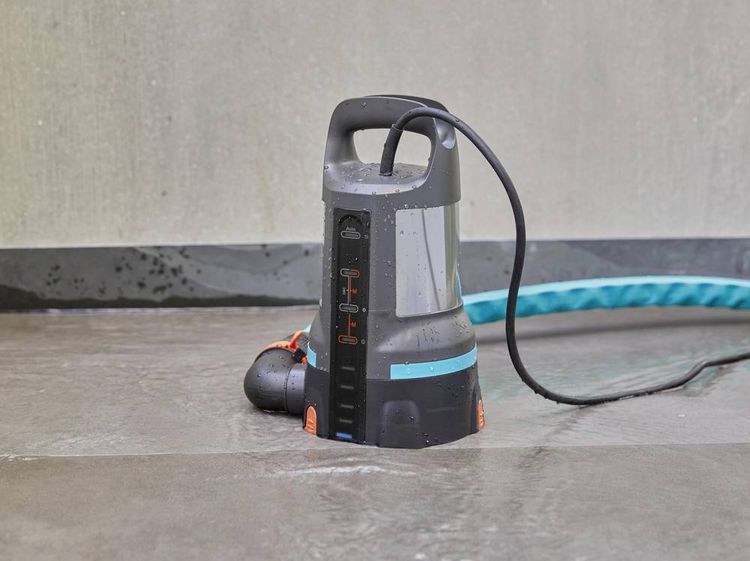 Produktbild: GARDENA 11000 aquasensor 09034-61 Klarwasser-Tauchpumpe 11.000 l/h 7 m