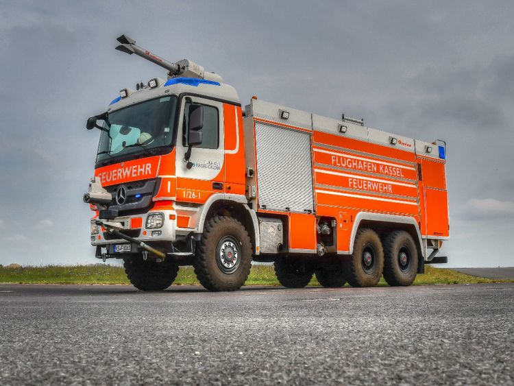 Produktbild: CALVENDO Puzzle Rosenbauer FLF 9700 / 250 MB Actros 3360 - Airport Kassel | 1000 Teile Lege-Gr&ouml;&szlig;e 64x48cm Foto-Puzzle f&uuml;r gl&uuml;ckliche Stunden