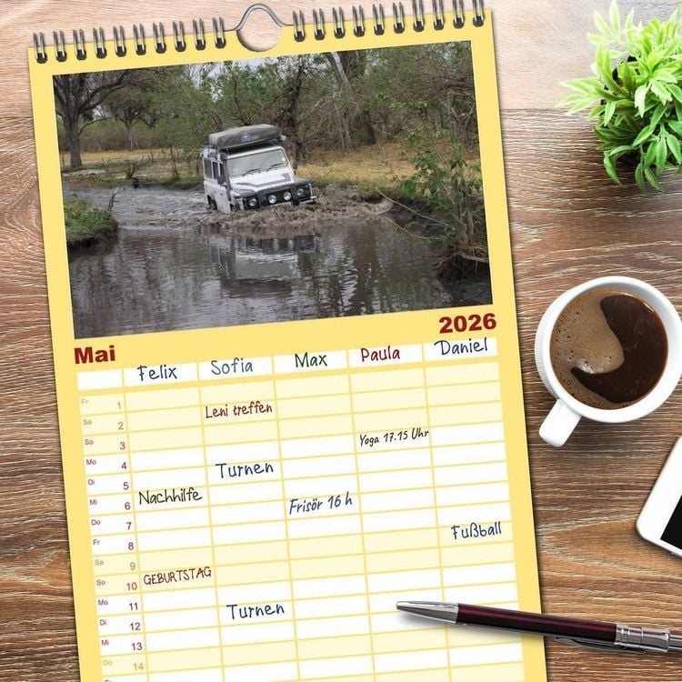 Produktbild: Familienplaner 2026 - Land Rover Defender - Unterwegs in Afrika mit 5 Spalten (Wandkalender, 21 x 45 cm) CALVENDO