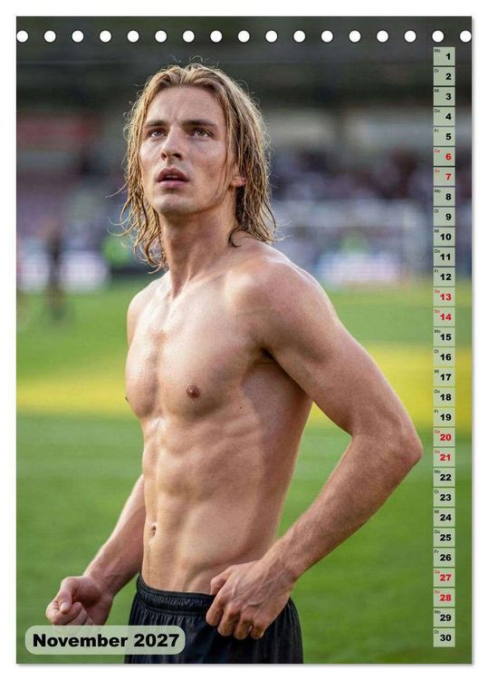 Produktbild: Nachspielzeit - Athletische Fu&szlig;baller - sinnlich und intensiv (Tischkalender 2027 DIN A5 hoch), CALVENDO Monatskalender