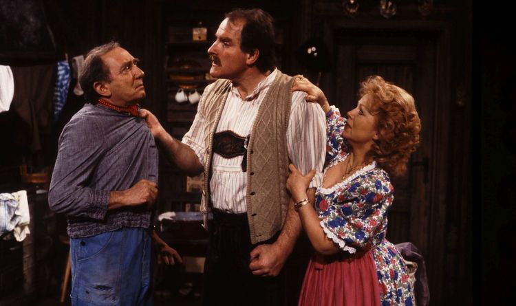 Produktbild: Chiemgauer Volkstheater - Die komplette Staffel 1 von 1992 (Fernsehjuwelen) [8 DVDs]
