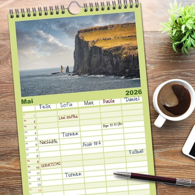 Produktbild: Familienplaner 2026 - F&auml;r&ouml;er &ndash; Faszinierende Inseln im Norden Europas mit 5 Spalten (Wandkalender, 21 x 45 cm) CALVENDO